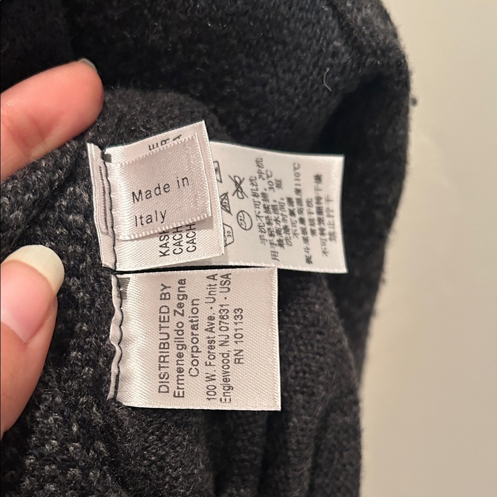 Ermenegildo Zegna Black and Gray V-Neck Cashmere Sweater - Picture 6 of 8